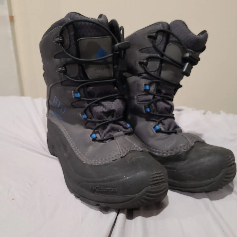Columbia Womens Size 7 Waterproof 200 grams‎ Winter Snowboots.